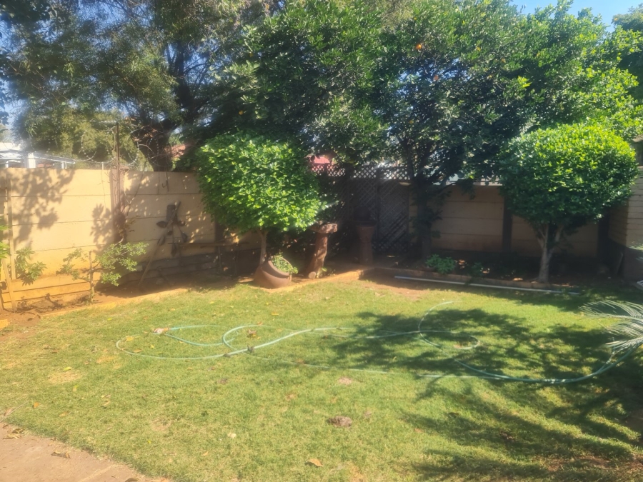 4 Bedroom Property for Sale in Oos Einde North West